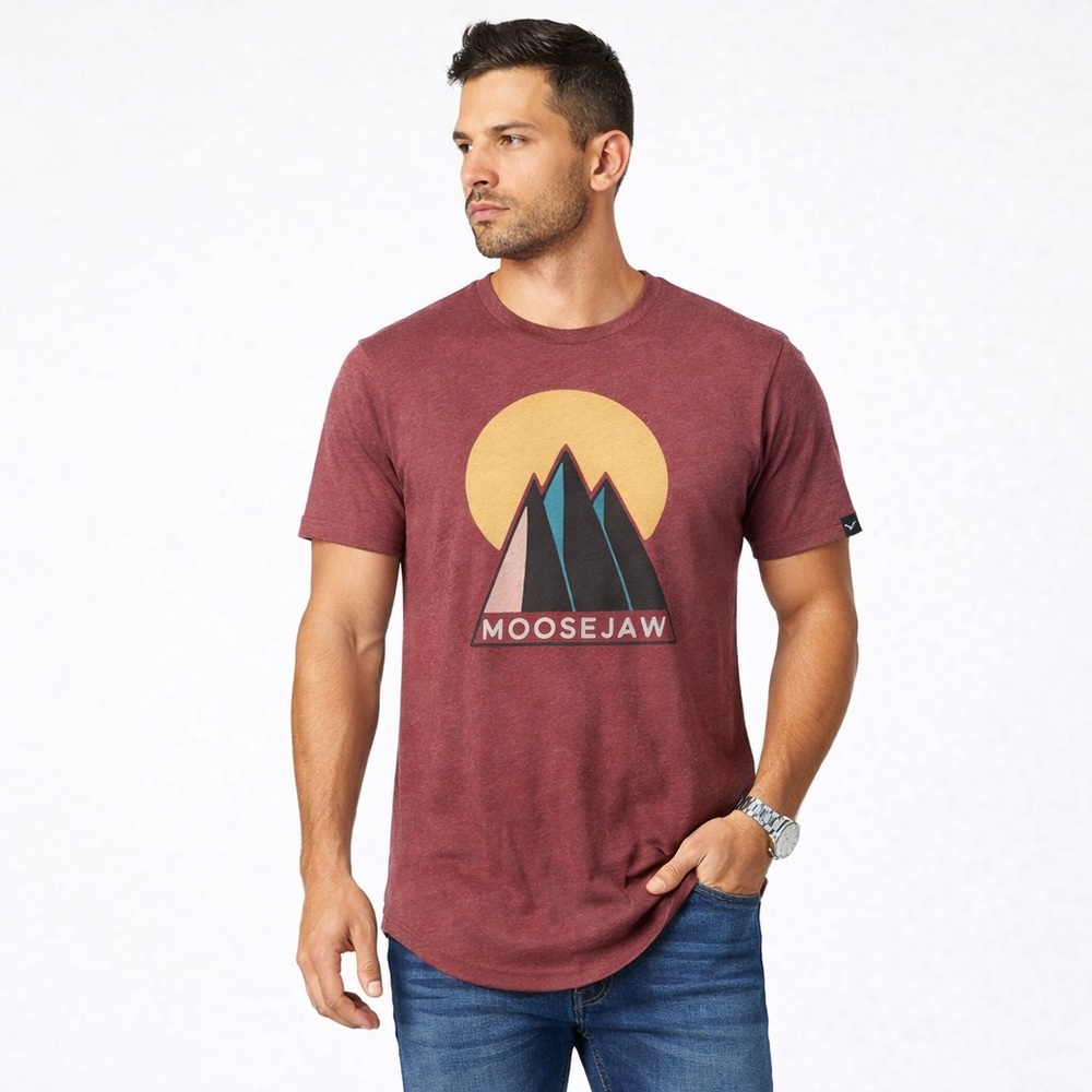 Moosejaw Graphic Mountain T-Shirt‎ Mens Medium Maroon Retro Outdoor Tee USA Made